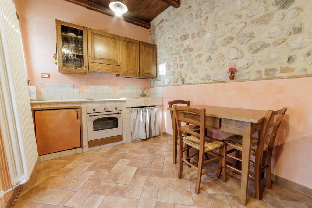 Appartamento Venturini Trevi Exterior foto