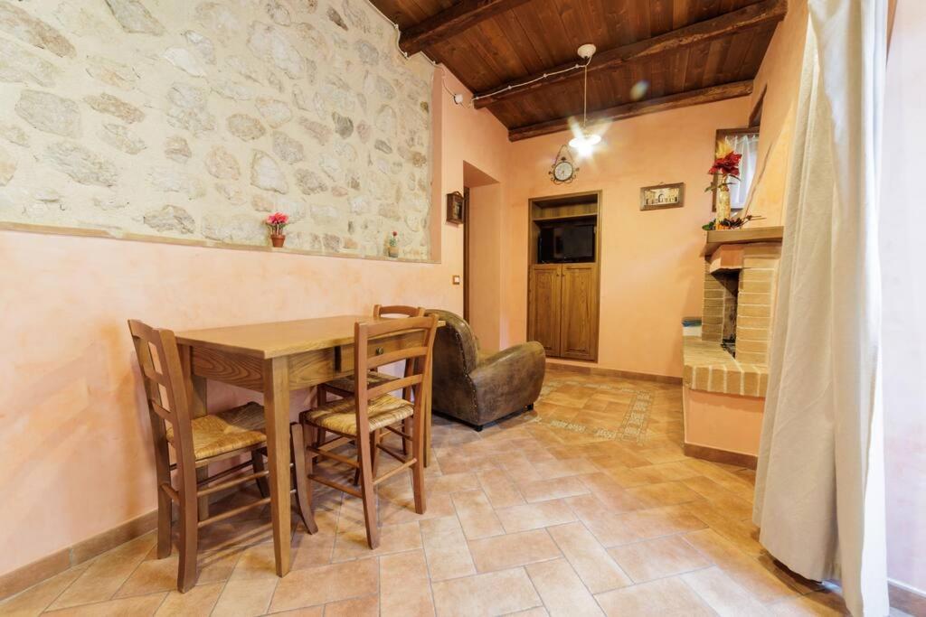 Appartamento Venturini Trevi Exterior foto